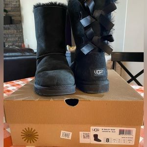 SOLD*******Ugg W Bailey Bow Women Boots Black 8M
